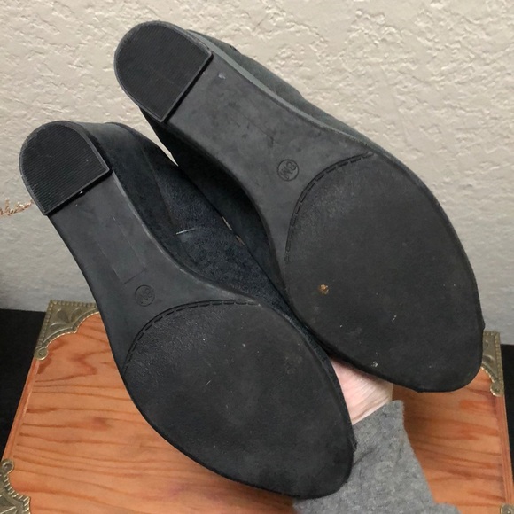 Size 8. Curfew Strap Wedge. Charcoal in Color. - Picture 5 of 5
